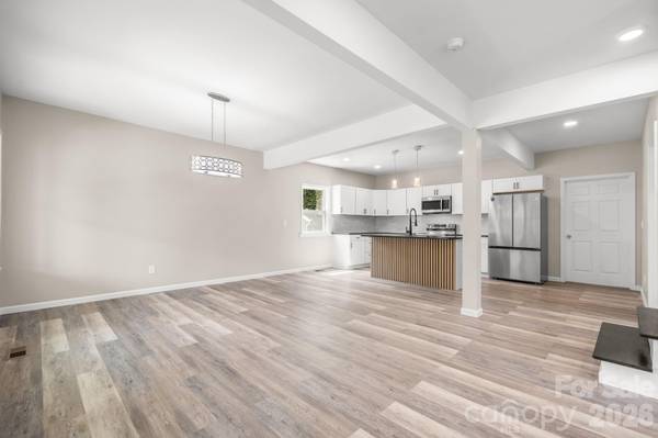 242 8th Avenue DR SW, Hickory, NC 28602