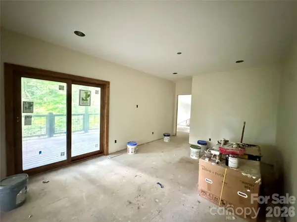 54 Hamlin LN, Mars Hill, NC 28754