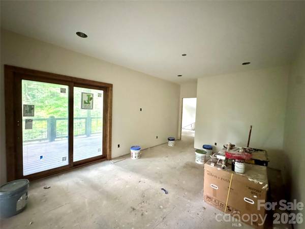 54 Hamlin LN, Mars Hill, NC 28754