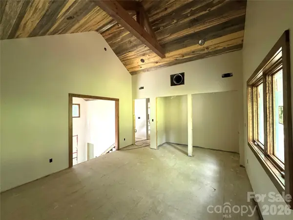 54 Hamlin LN, Mars Hill, NC 28754