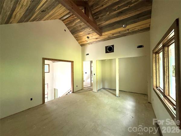 54 Hamlin LN, Mars Hill, NC 28754