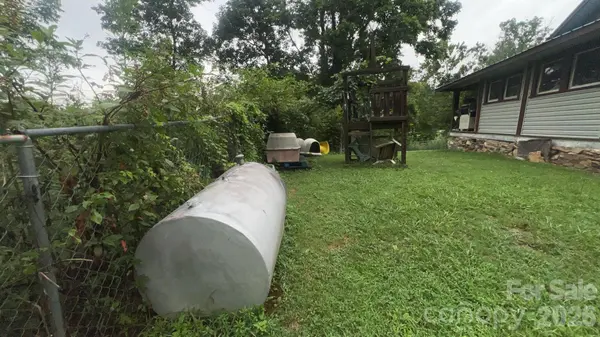 5 Eller Cove RD, Weaverville, NC 28787