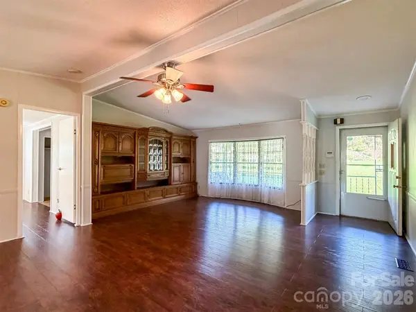 1898 Henry Smith ST, Hickory, NC 28601