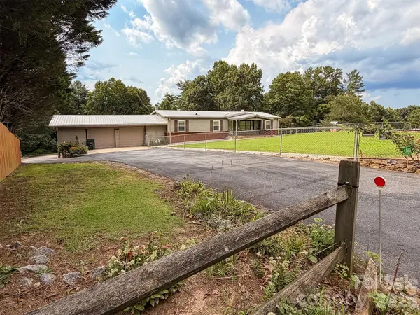 1898 Henry Smith ST, Hickory, NC 28601