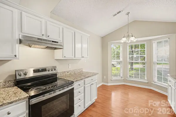 9819 Veronica DR, Charlotte, NC 28215