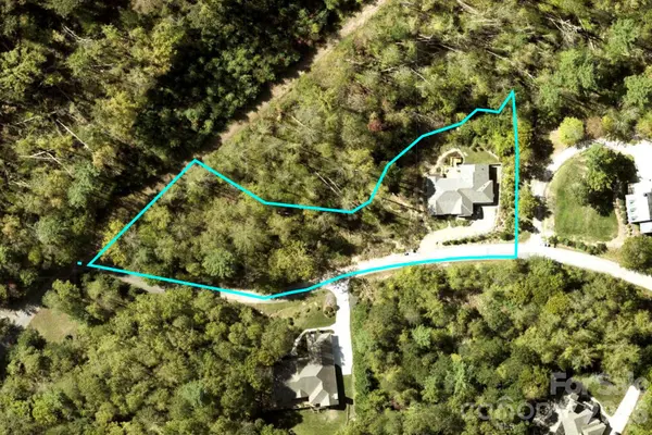 18 Hawks Pointe LN, Weaverville, NC 28787