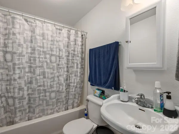 222 TF Kirkpatrick WAY, Candler, NC 28715