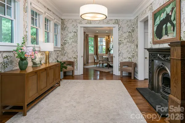 242 Racquet Club RD, Asheville, NC 28803