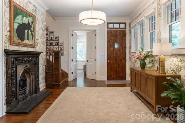 242 Racquet Club RD, Asheville, NC 28803