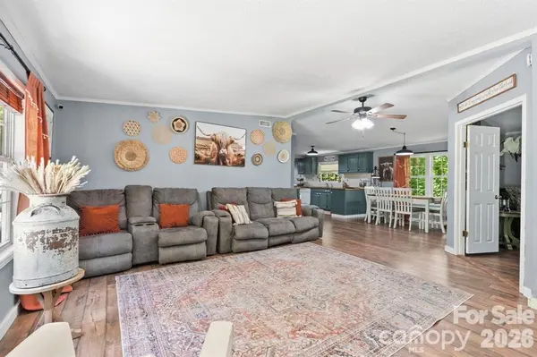122 Fallswood CT, Hendersonville, NC 28739