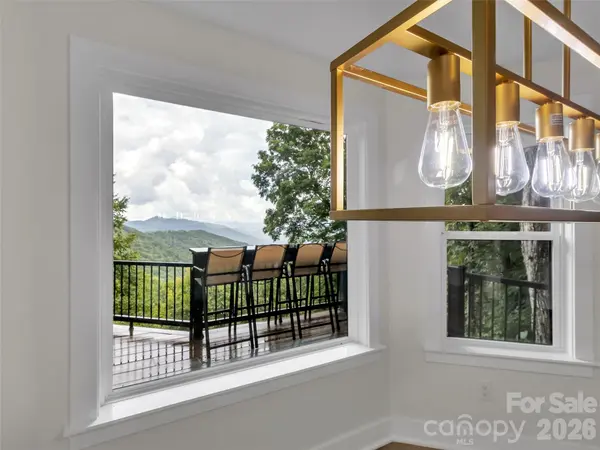 1551 Apple Creek RD, Waynesville, NC 28786
