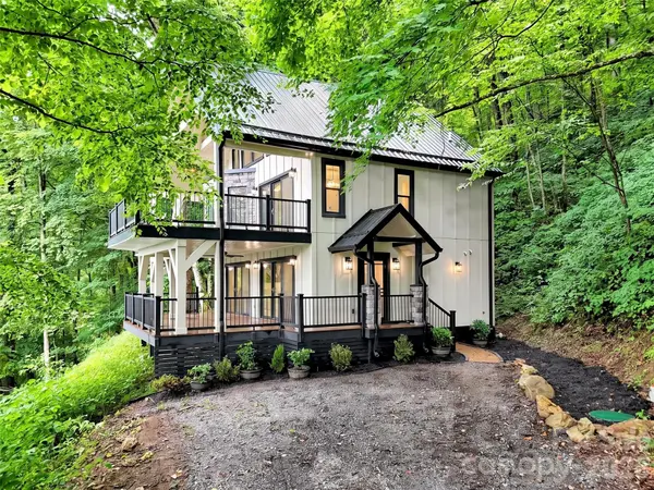 1551 Apple Creek RD, Waynesville, NC 28786