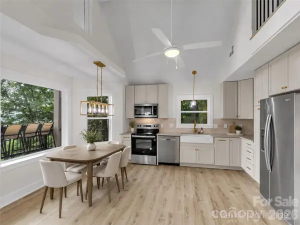 1551 Apple Creek RD, Waynesville, NC 28786