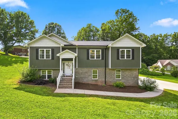 2953 2nd Street CT NW, Hickory, NC 28601