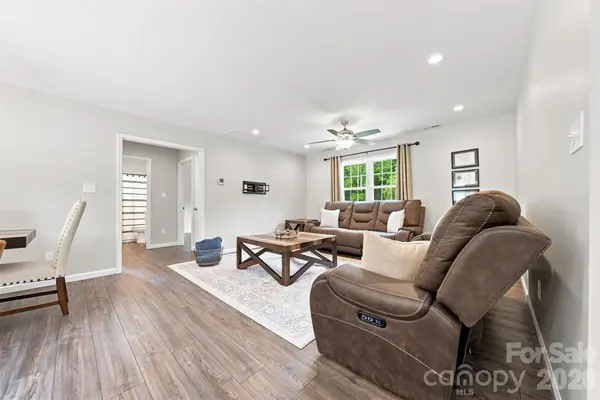 2953 2nd Street CT NW, Hickory, NC 28601
