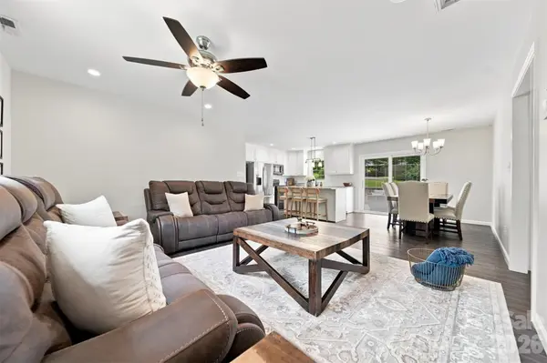 2953 2nd Street CT NW, Hickory, NC 28601