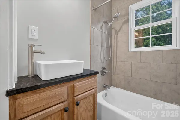 2318 32nd ST NE, Hickory, NC 28601