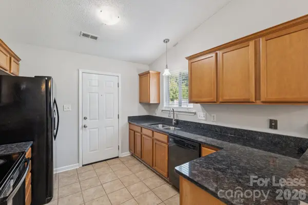 5237 Timbertop LN, Charlotte, NC 28215