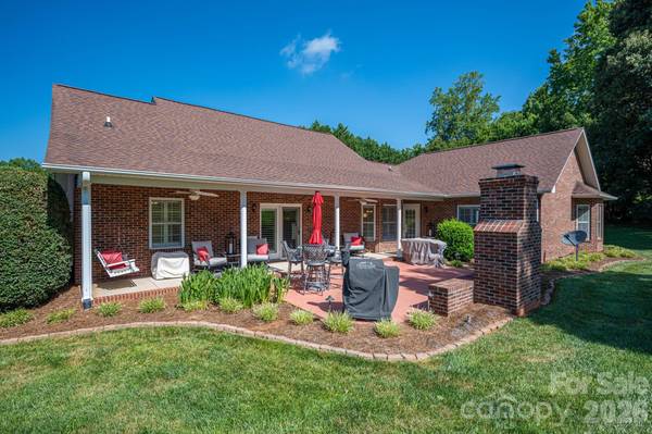 2928 Palmer DR NE, Conover, NC 28613