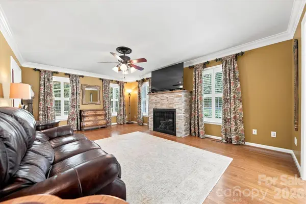 85 Charleston CT, Hickory, NC 28601