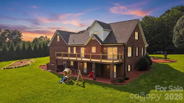85 Charleston CT, Hickory, NC 28601