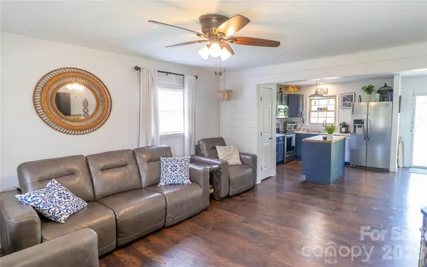 130 Beaverdam Heights DR, Canton, NC 28716