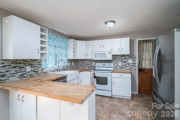 1369 Chancellor DR, Claremont, NC 28610