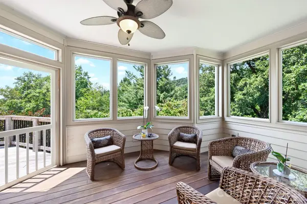 10 Blackberry LN, Asheville, NC 28804