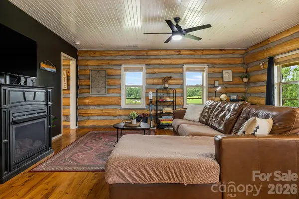 194 Cabin Hollow DR, Marshall, NC 28753