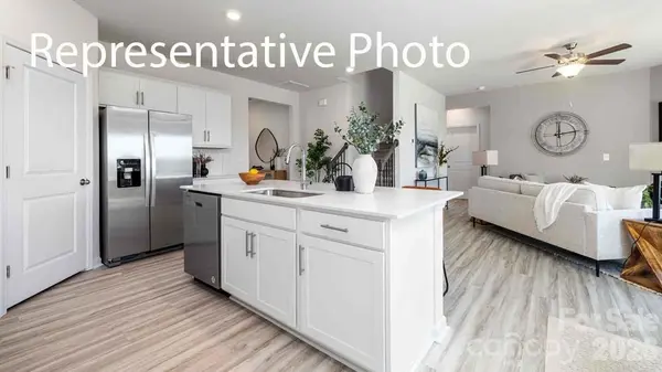 628 17th Avenue DR NE, Hickory, NC 28601