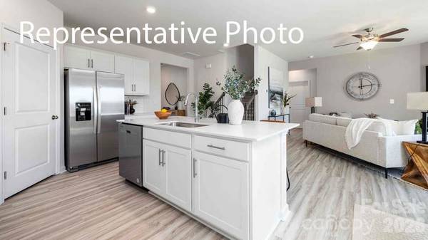 628 17th Avenue DR NE, Hickory, NC 28601