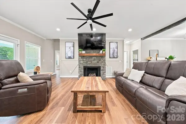 34 Colts Neck LN, Taylorsville, NC 28681