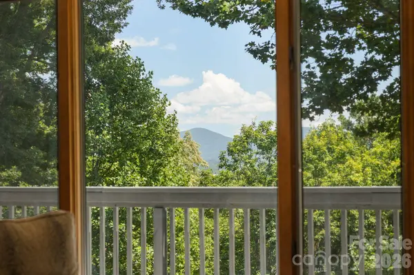 1105 High Vista DR, Mills River, NC 28759