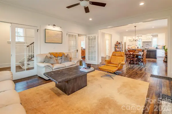 43 Walton ST, Asheville, NC 28801