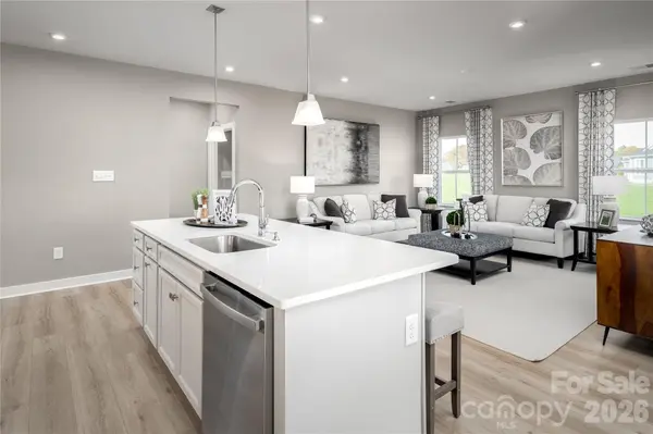 925 Heathway DR, Charlotte, NC 28213