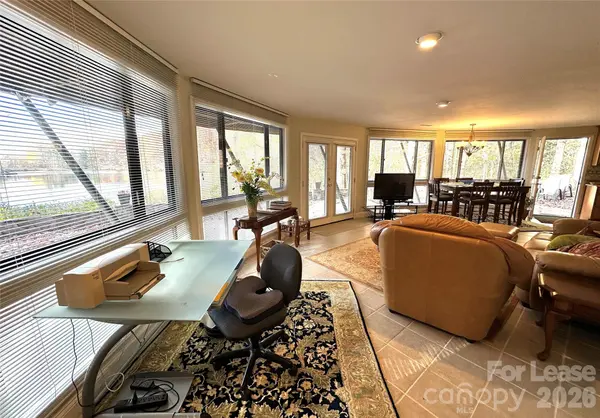 424 LakeView DR, Tryon, NC 28782