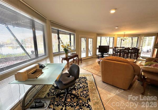 424 LakeView DR, Tryon, NC 28782