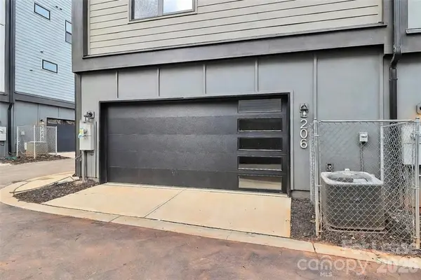 3432 Brookshire BLVD, Charlotte, NC 28216