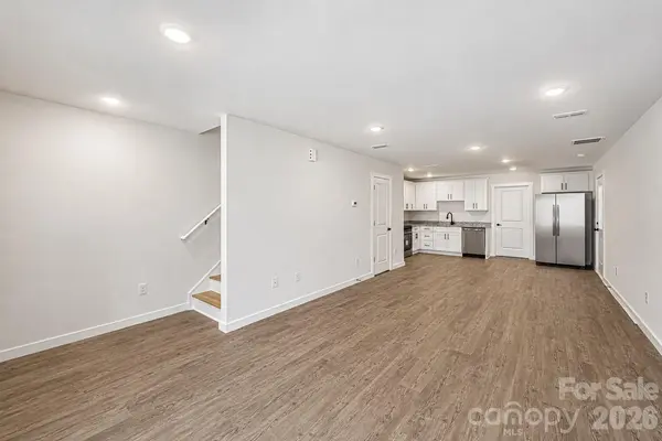 1050 5th ST NE, Hickory, NC 28601