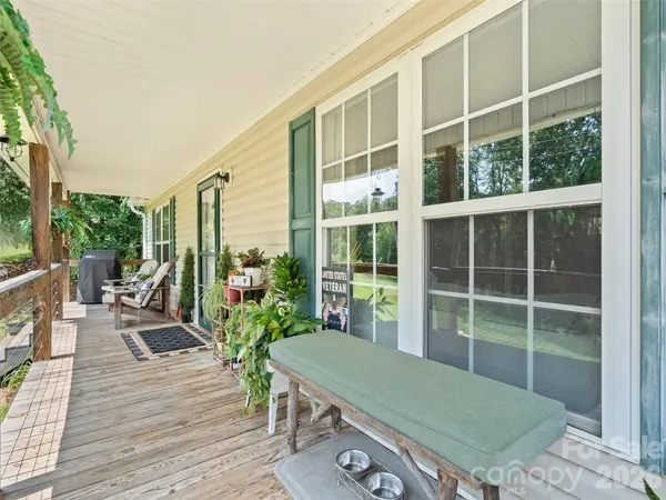 14 Folsom DR, Candler, NC 28715