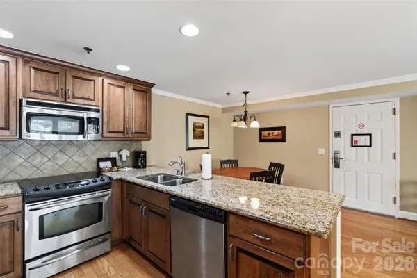 413 Bowling Park RD, Asheville, NC 28803