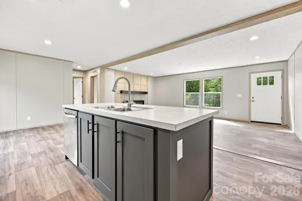 25 Caldwell RD, Waynesville, NC 28786