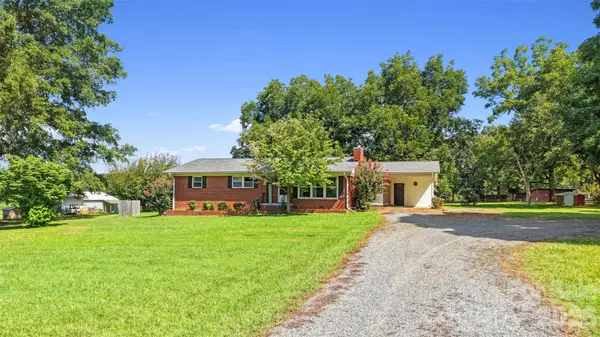 37631 Saw Mill RD, New London, NC 28127