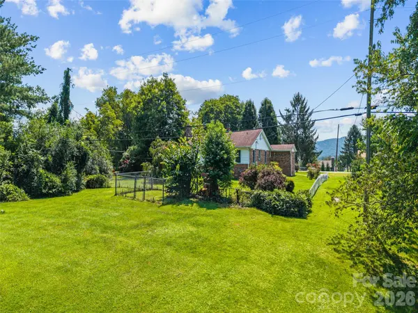 53 Salem RD, Weaverville, NC 28787