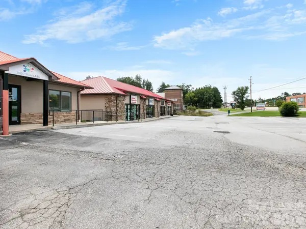 2690 Hendersonville RD #1, Arden, NC 28704