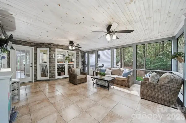 6253 Riviera Run Estates DR, Hickory, NC 28601