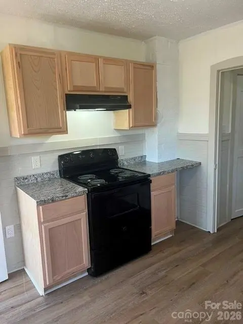 715 Hunt ST, Statesville, NC 28677