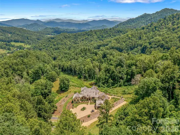384 Doan Town RD, Burnsville, NC 28714