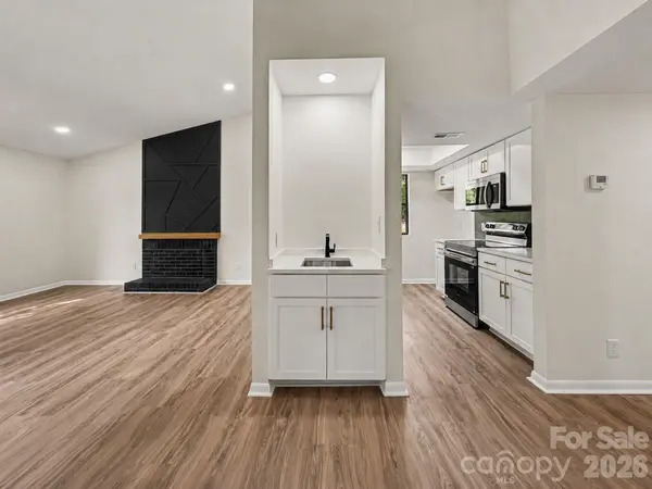 8027 Cedar Glen DR, Charlotte, NC 28212