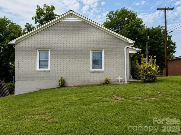 56 1st AVE SE, Taylorsville, NC 28681